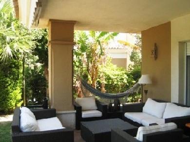 Chalet con 3 dormitorios se vende en Marbella, Costa del Sol