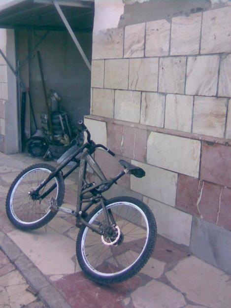 se vende corratec bum force