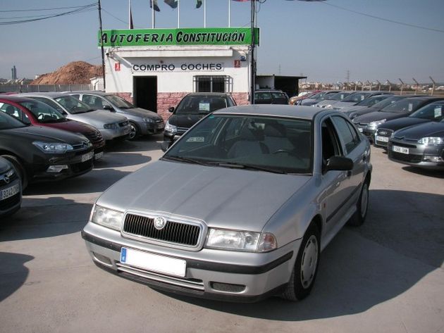SKODA Octavia 1.6 GLXi