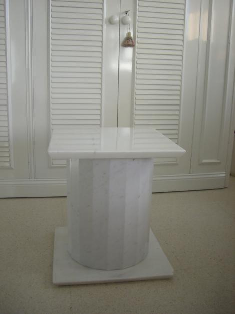 columna de mármol blanco