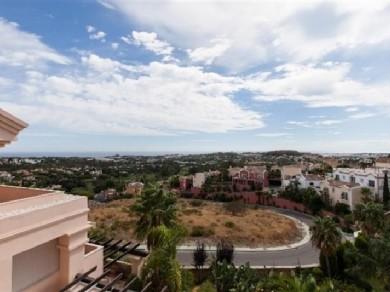 Apartamento con 3 dormitorios se vende en Marbella, Costa del Sol