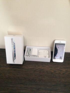 Iphone 5 blanco con 32GB de memoria