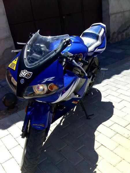 se vende yamaha tzr por 1200