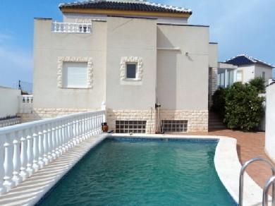 Chalet con 3 dormitorios se vende en Los Balcones, Costa Blanca