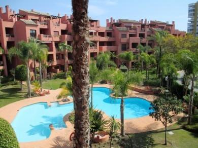 Apartamento con 3 dormitorios se vende en Marbella, Costa del Sol