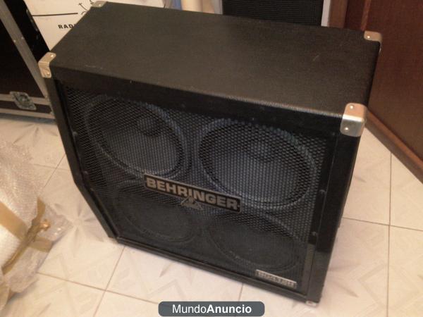 Pantalla BEHRINGER 4X100W