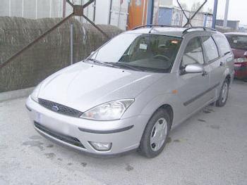 Venta de Ford FOCUS 1.8TDCI GHIA FAMILIAR '03 en Santa Coloma De Gramanet