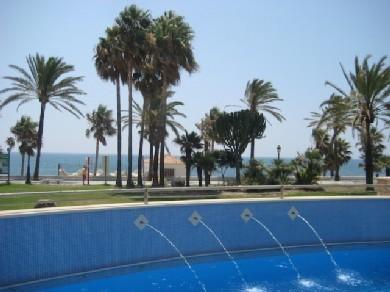 Apartamento con 2 dormitorios se vende en Marbella, Costa del Sol