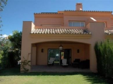 Chalet con 4 dormitorios se vende en Estepona, Costa del Sol