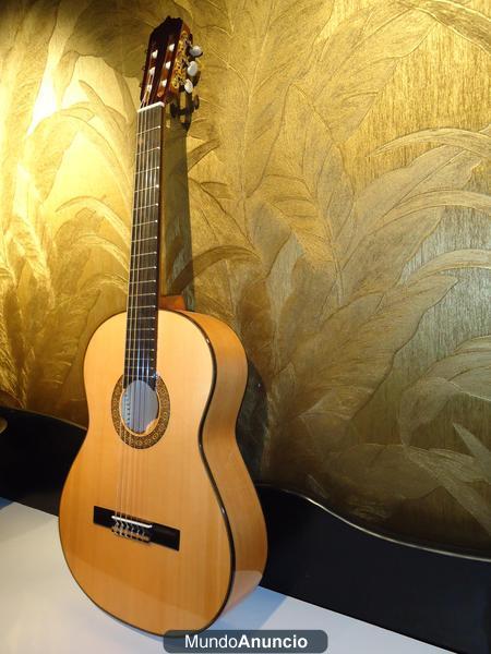 GUITARRA FLAMENCA ARTESANA DE CIPRÉS.