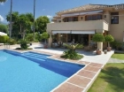 Chalet con 5 dormitorios se vende en Marbella, Costa del Sol - mejor precio | unprecio.es