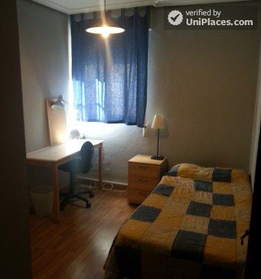 Rooms available - Swell 3-Bedroom apartment in the neighbourhood of Campamento