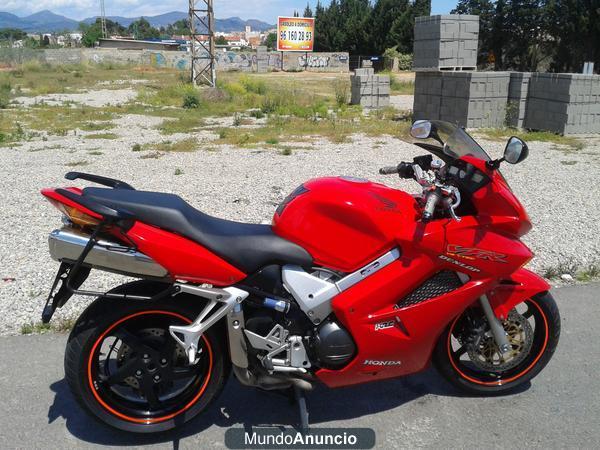 SE VENDE ESTUPENDA HONDA VFR 800 VTEC ROJA