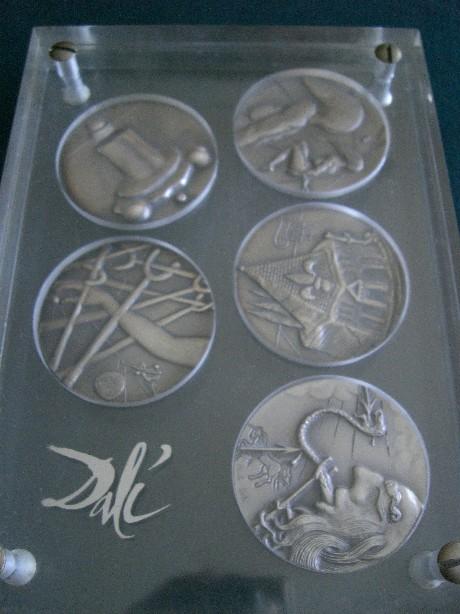 Colección Medallones Dalí