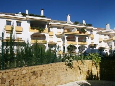 Apartamento con 3 dormitorios se vende en Marbella, Costa del Sol