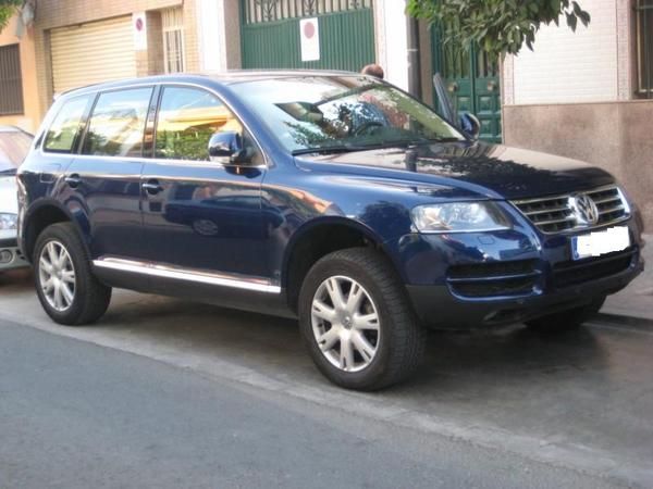 VOLKSWAGEN Touareg