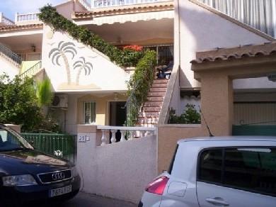 Adosado con 4 dormitorios se vende en Villamartin, Costa Blanca
