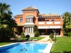 Chalet con 5 dormitorios se vende en Marbella, Costa del Sol - mejor precio | unprecio.es