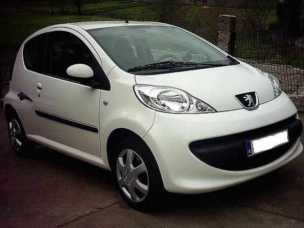 PEUGEOT 107 1.0i  URBAN 68cv NUEVISIMO SOLO 12000 KMTS