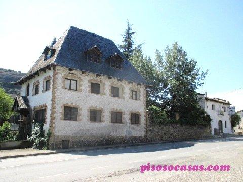 Venta de casa en Venta De Dos Casas Con Parcela De 1170 M2 Y Piscin, Graus (Huesca)