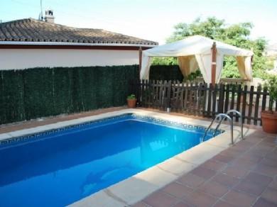 Chalet con 3 dormitorios se vende en Marbella, Costa del Sol