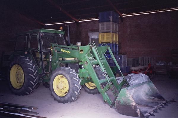 TRACTOR 2450 DT