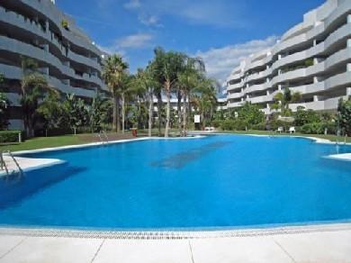 Apartamento con 2 dormitorios se vende en Marbella, Costa del Sol