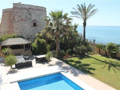 Chalet con 5 dormitorios se vende en Marbella, Costa del Sol