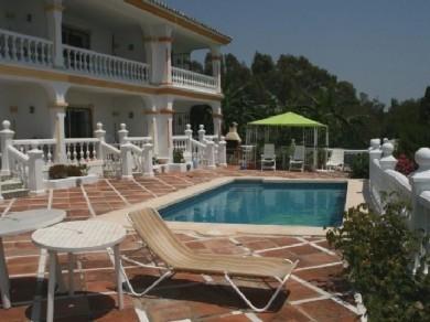 Adosado con 4 dormitorios se vende en Estepona, Costa del Sol