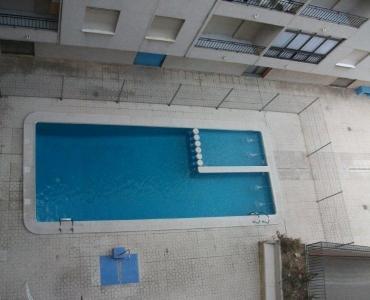 Estupendo piso en la zona centro de Torrevieja. Con piscina comunitaria.