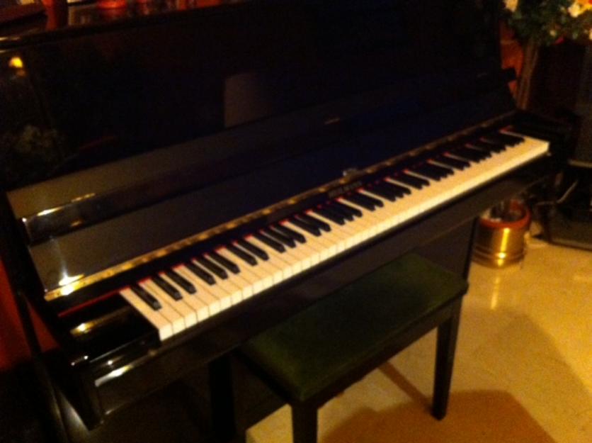 Piano vendo seminuevo oferta