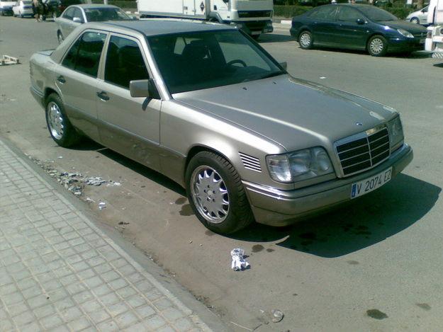 VENDO MERCEDES 300D TURBODIESEL - 6 CILINDROS AÑO 1995