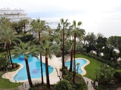 Apartamento con 2 dormitorios se vende en Marbella, Costa del Sol