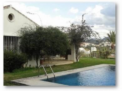 Chalet con 4 dormitorios se vende en Marbella, Costa del Sol