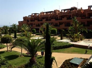 Apartamento con 2 dormitorios se vende en Estepona, Costa del Sol