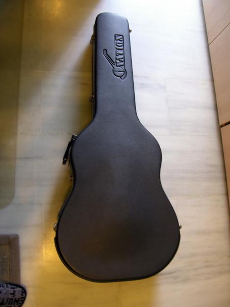 Guitarra electroacústica Ovation CC48 con estuche rígido original. Como nueva.