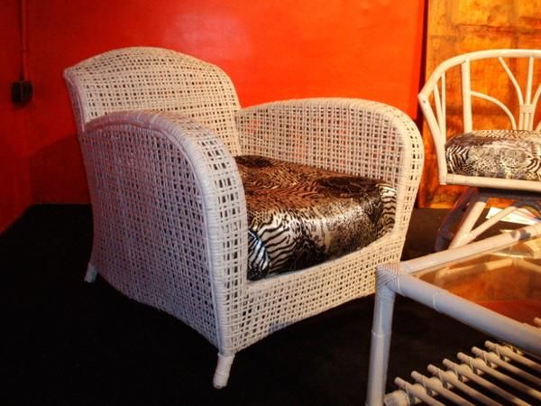 * Muebles retro customizados: sillón mimbre, sillón bambu, mesita bambu! (Gracia)