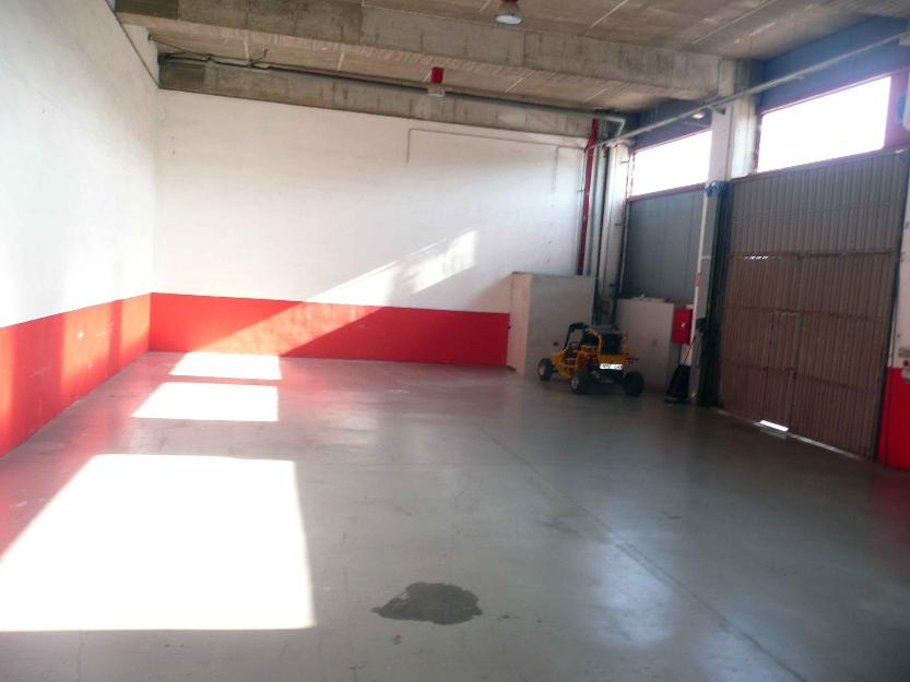 Alquiler de Nave de 280 m2 Patio de 200 m2