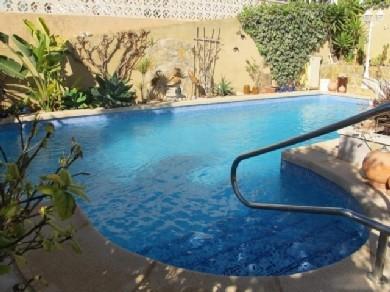 Chalet con 5 dormitorios se vende en Villamartin, Costa Blanca