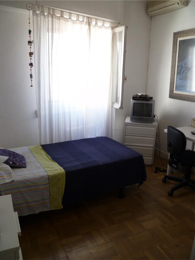 Habitación con gastos para estudiante o trabajador serio