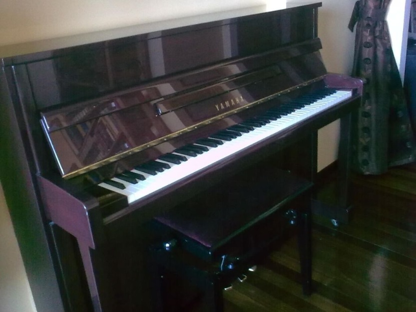 se vende piano Yamaha