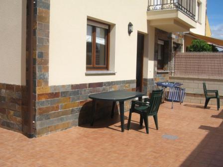 Se alquila apartamento (pta baja con gran terraza) en Tapia de Casariego