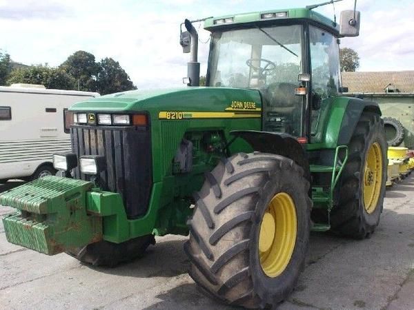 Trator JOHN DEERE - 8210 (ruedas del tractor)