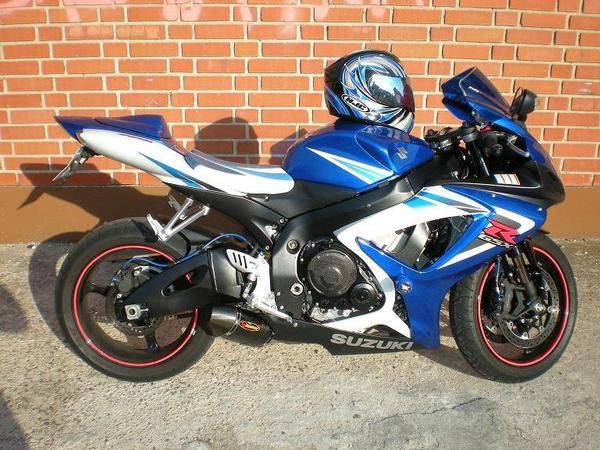 vendo suzuki gsx 750r del 2007 con 8000km + extras mod.k6