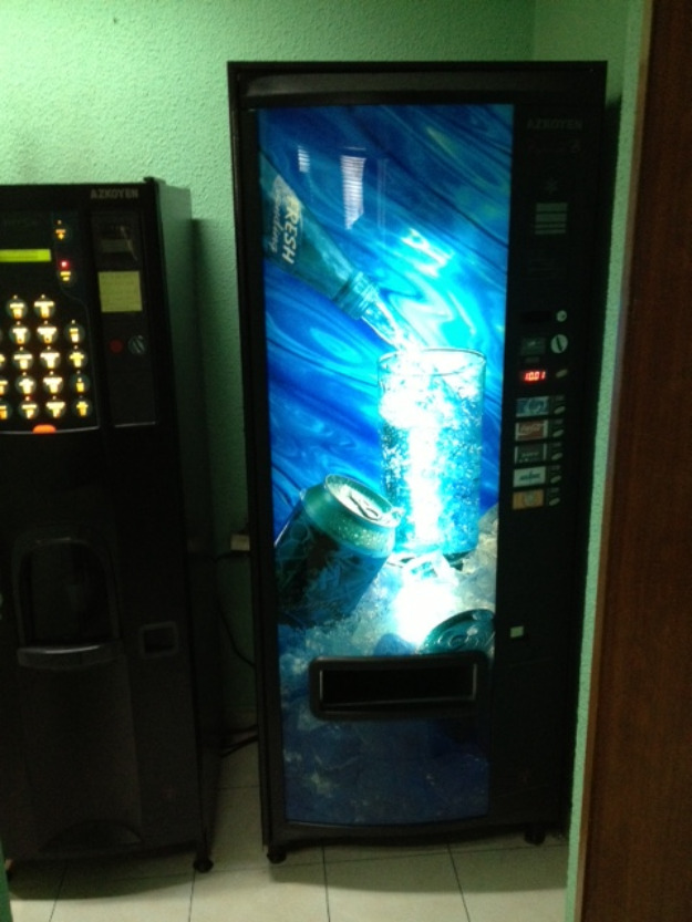 Ocasión, máquina de café y refresco / CITY MZE y Palma B5