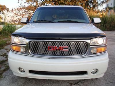 2003 GMC Yukon Denali XL SUV à 10000