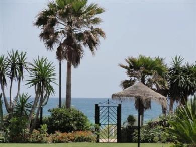 Apartamento con 2 dormitorios se vende en Estepona, Costa del Sol
