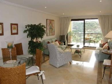 Apartamento con 3 dormitorios se vende en Marbella, Costa del Sol