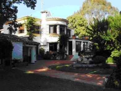 Chalet con 8 dormitorios se vende en Estepona, Costa del Sol