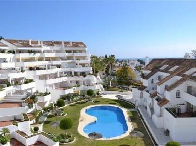 Apartamento con 2 dormitorios se vende en Marbella, Costa del Sol